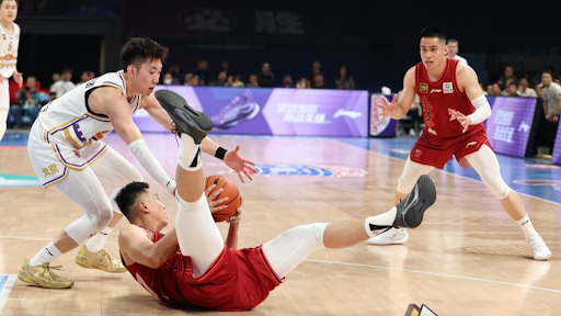 雄鹿vs活塞前瞻：字母哥PK杜伦，康宁汉姆有望成胜负手